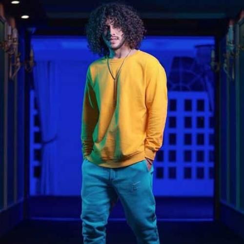 احسان دریادل یه اتاق باشه با دیوارای ناز صورتی