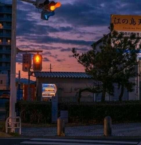 دانلود اهنگ وقتی نیاز داشتمت تو کجا بودی یه گوشه رو تختم