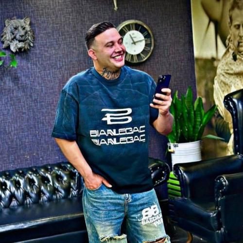 دانلود اهنگ جدید علی احمدیانی بنام عشق آسمانی درد بی درمان روان گردانه