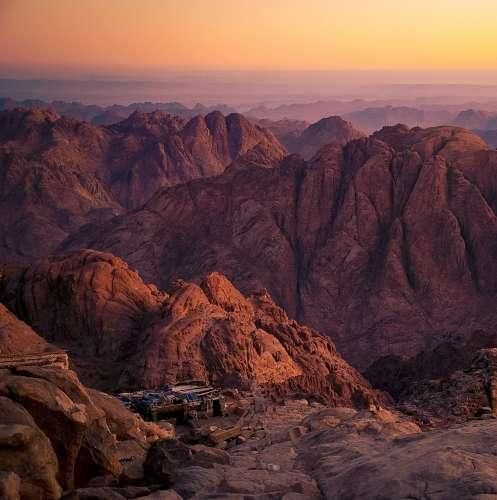 دانلود اهنگ من تو اوج سیاهی مونده برام سفیدی