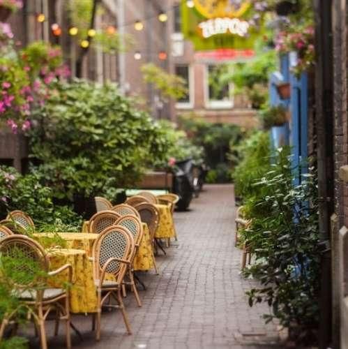 دانلود اهنگ من شک دارم به شادیای شما دیدی بعضیا انقدر دارن